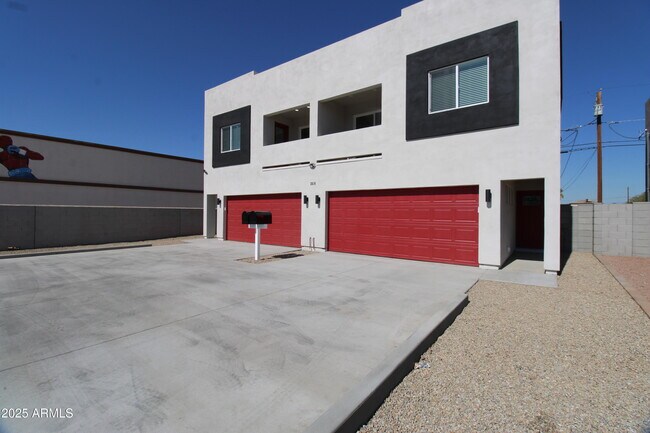 Foto del edificio - 2516 E Broadway Rd