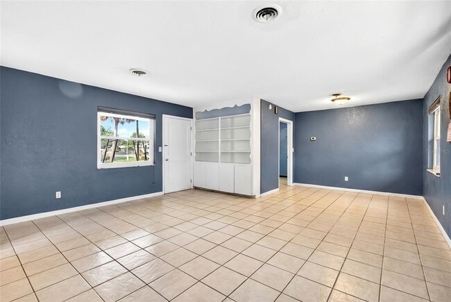 Building Photo - 2622 SW 35th Ave