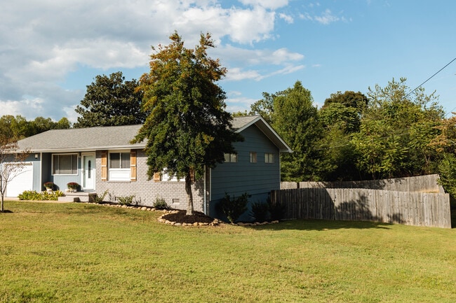Building Photo - 417 Forest Glen Dr