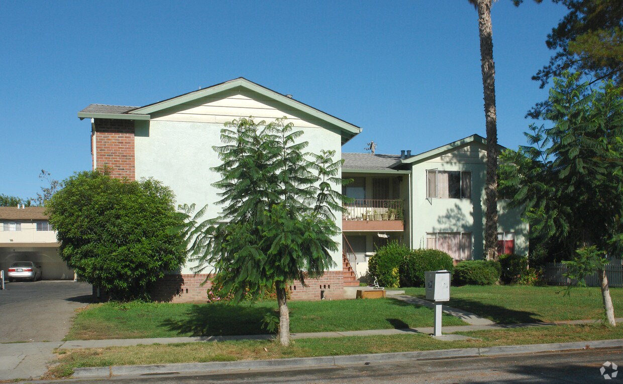 Primary Photo - 2501 Skylark Dr