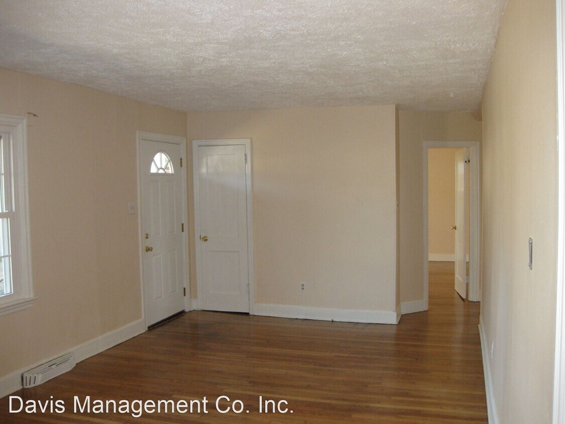 Building Photo - 3 br, 1 bath House - 101 Pine Street