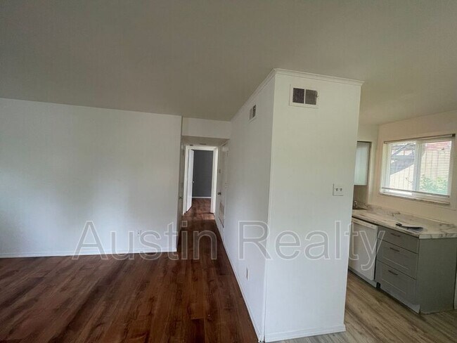 Foto del edificio - 7638 Dale Ave