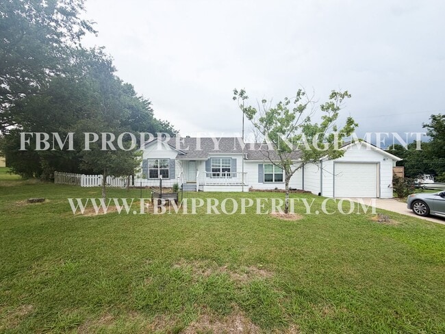Building Photo - 1526 E FM 813
