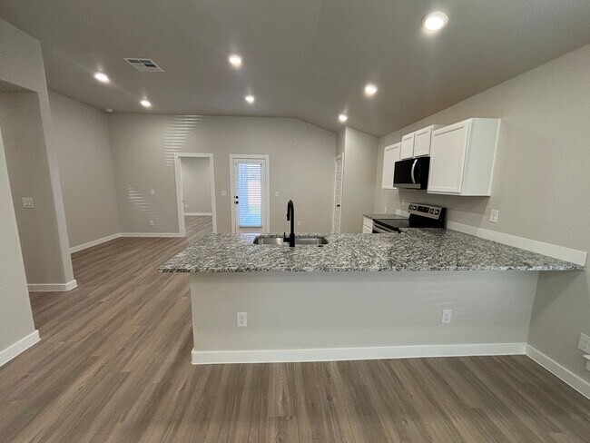 Building Photo - Pre leasing for July, Bell farms!