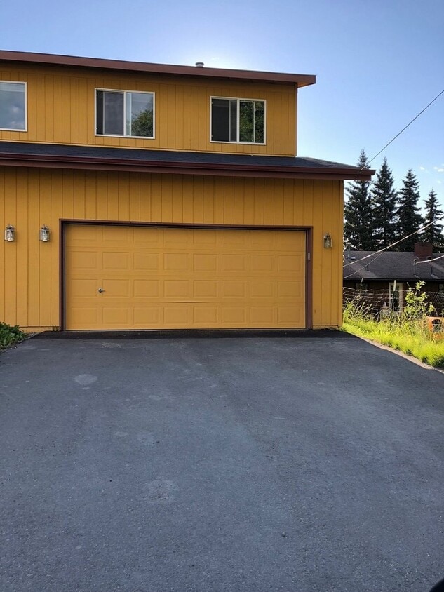 Primary Photo - 3 Bedroom Townhouse near Midtown!
