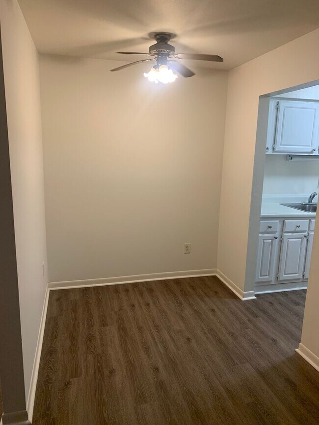 Foto del edificio - 301 Orchard Trace Ln