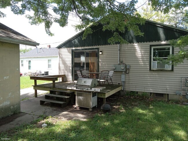 Building Photo - 2 br, 1 bath Duplex - 2408 North Hollywood...