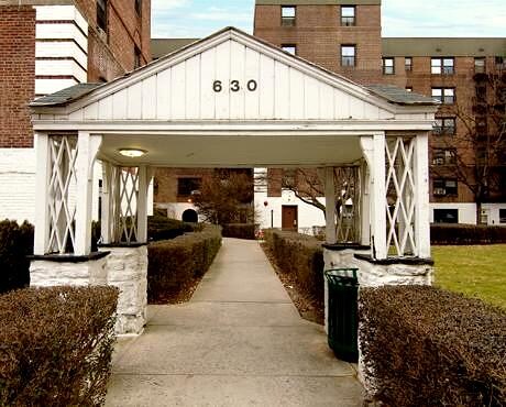 Building Photo - 630 Gramatan Ave