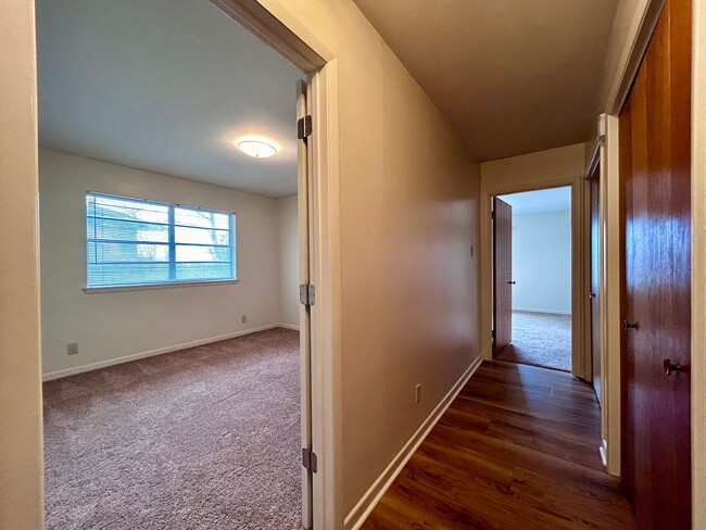 Building Photo - 4900 Beverly Skyline 78731 | 3 Bed 2 Bath ...