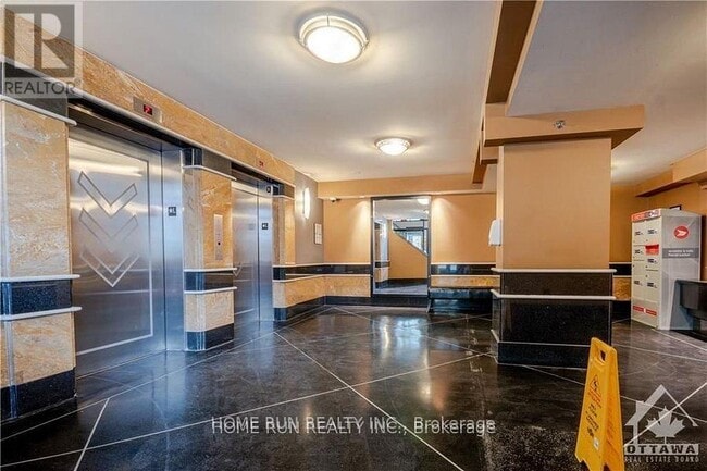 Building Photo - 245 Kent St