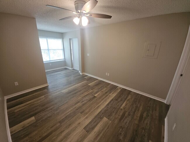 Foto del edificio - 5152 Conroy Rd