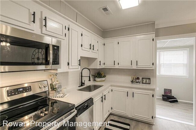 Building Photo - 2 br, 1 bath House - 725 S. Chestnut Street