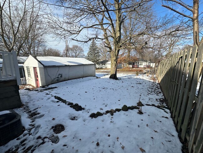 Foto del edificio - 809 Lakewood Blvd