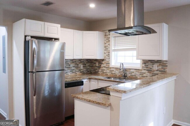Foto del edificio - 445 Lanier St NW