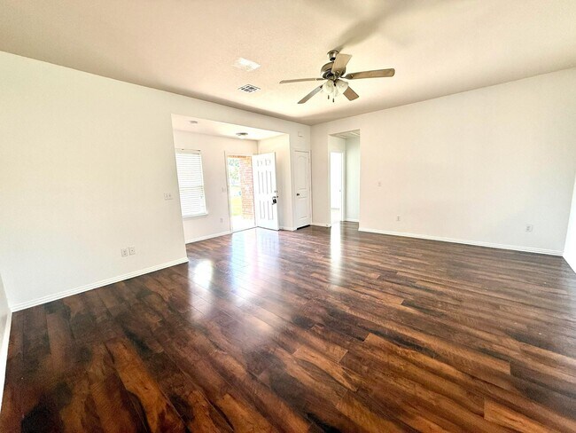 Foto del edificio - 4601 Rock Creek Rd