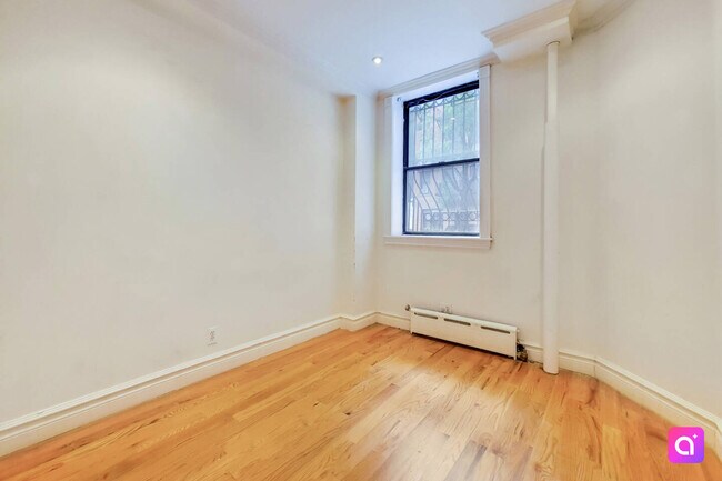 Building Photo - 522 E 5th St