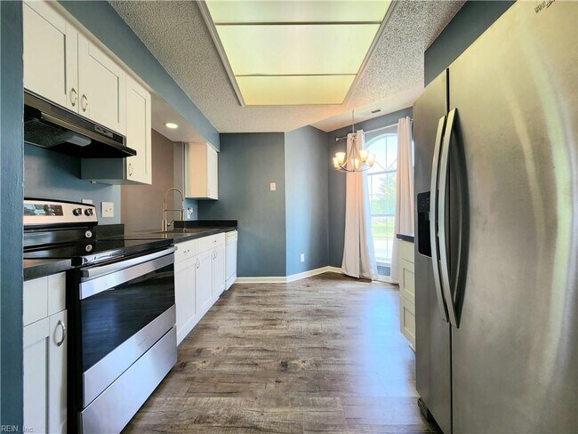 Foto del edificio - 3600 Essex Pond Quay