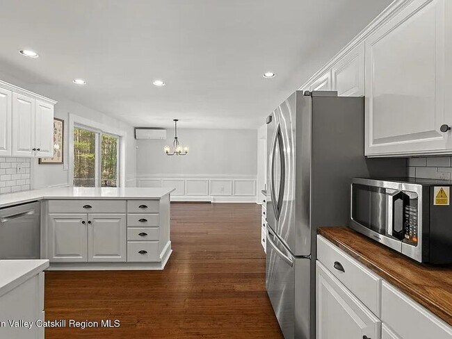 Foto del edificio - 119 Cedar Dr