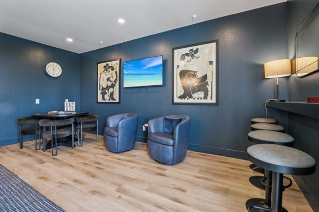 Foto del edificio - 405 N Ewing Ave