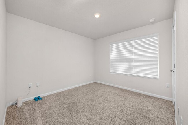 Building Photo - Move-In Ready Guest Room in Fallschase | Furnished Common Areas