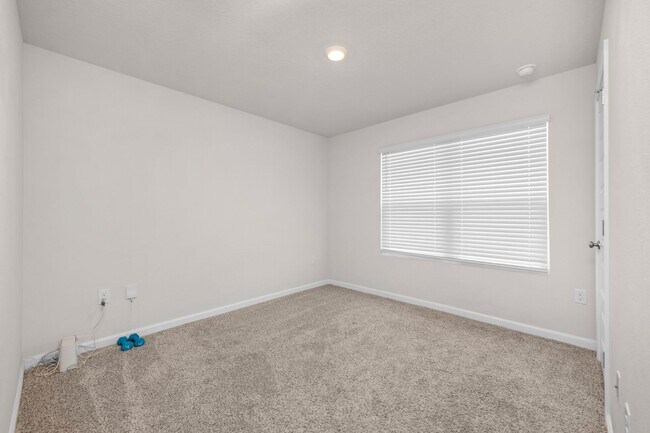 Foto del edificio - Move-In Ready Guest Room in Fallschase | Furnished Common Areas