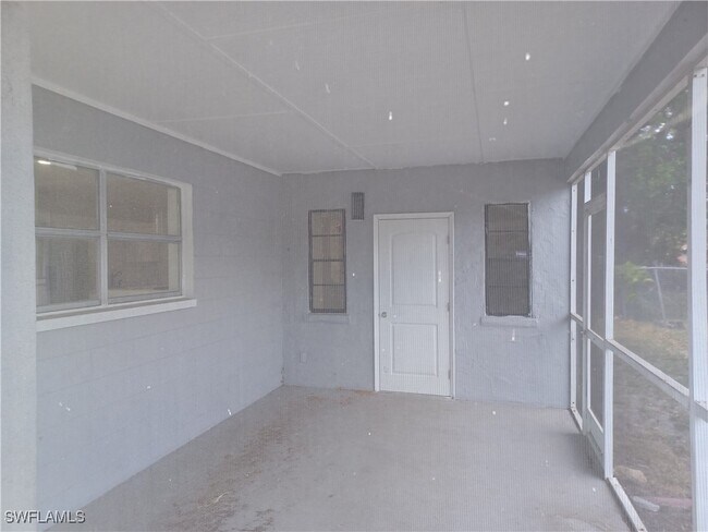 Building Photo - 2627 St Charles St