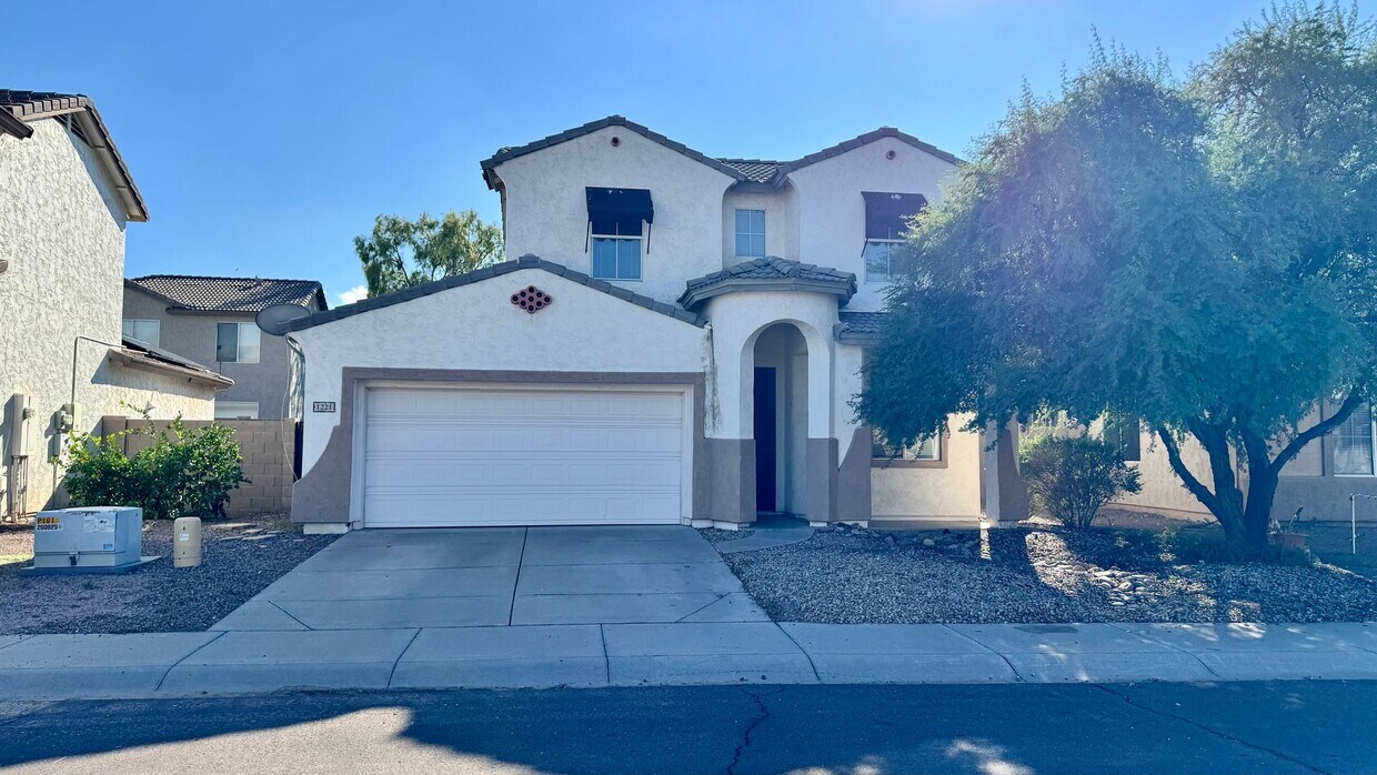 Foto principal - Beautiful 3BR/2.5BA Home in Phoenix!