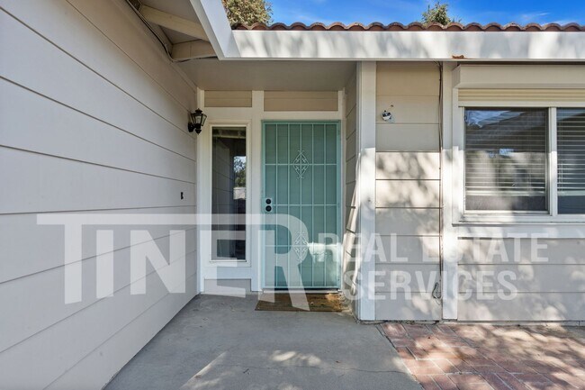 Building Photo - Beautiful 3 Bedroom Home