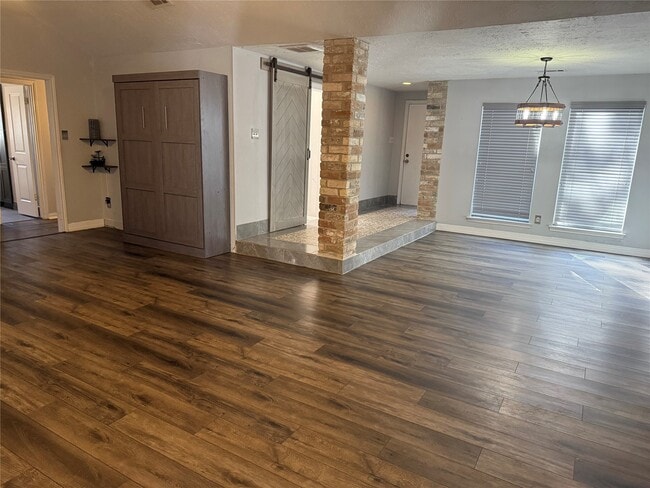 Building Photo - 4642 Deer Point Dr