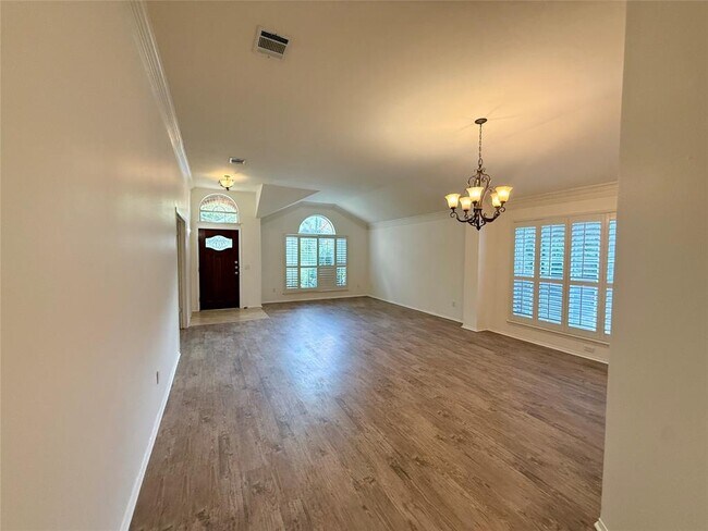 Building Photo - 6106 Skahan Ln