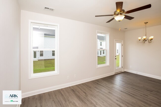 Foto del edificio - 122 Sidney Walk Ln