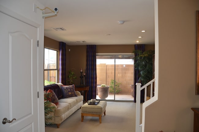 Building Photo - 2256 S Ponderosa Dr