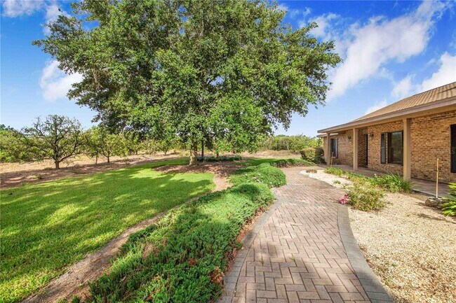 Building Photo - 7740 Lake Hatchineha Rd