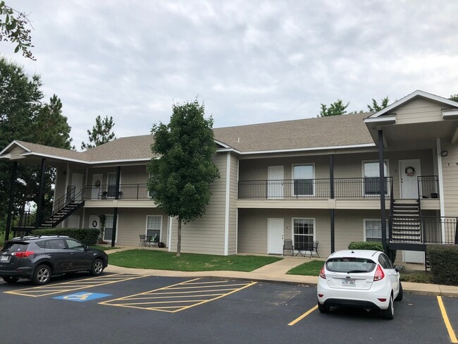 Building Photo - 1790 N Gregg Ave