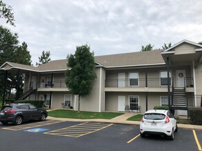 Building Photo - 1790 N Gregg Ave