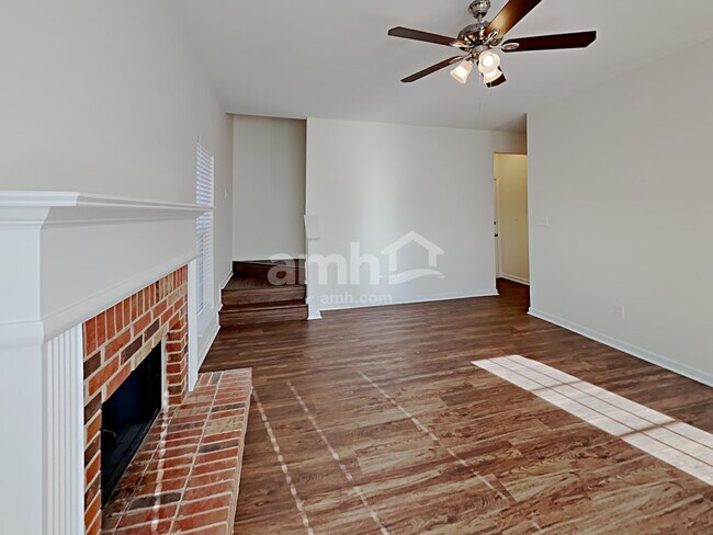 Building Photo - 2026 Oakbluff Way SW