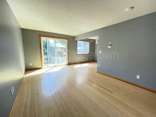 Building Photo - 4704 NE 28th Ave