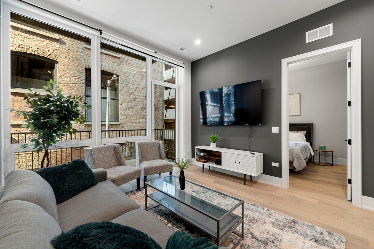 Foto principal - 318 W Grand Ave