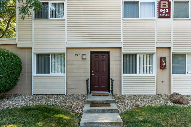 Foto del edificio - 944 S Curtis Rd