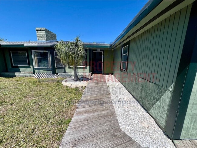 Building Photo - 563 Parkview Dr