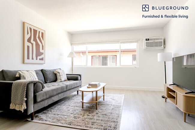 Building Photo - 4444 Hazeltine Ave