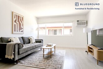 Building Photo - 4444 Hazeltine Ave