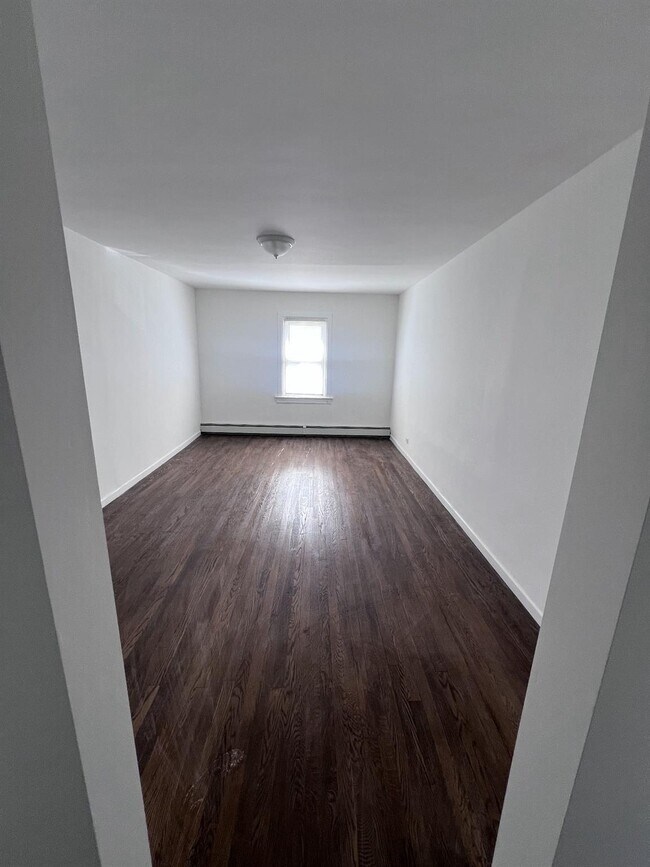 Foto del edificio - 96 McLean Ave