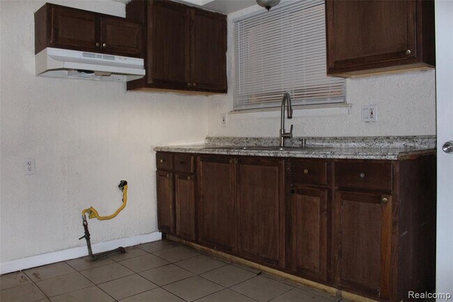 Foto del edificio - 14823 Muirland St
