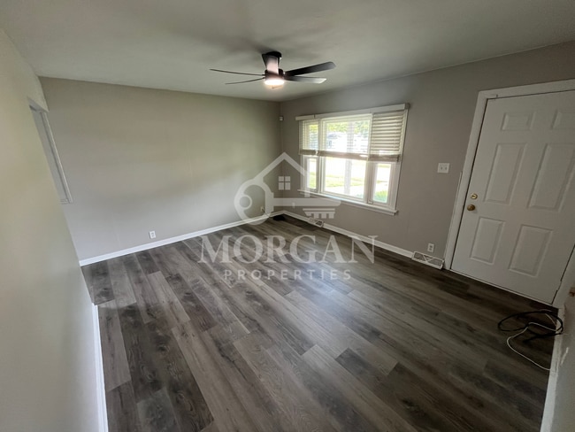 Building Photo - 307 Crestview Ct