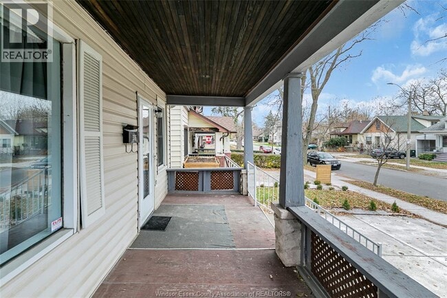 Building Photo - 376 Ellis St W