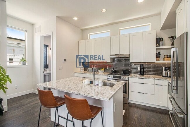 Foto del edificio - 2349 Decatur St