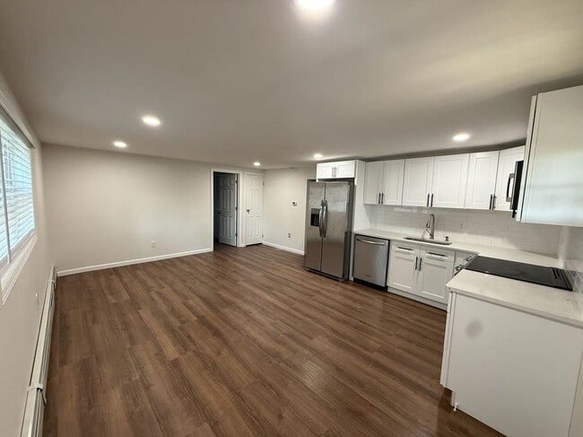 Building Photo - 946 Edwards Blvd