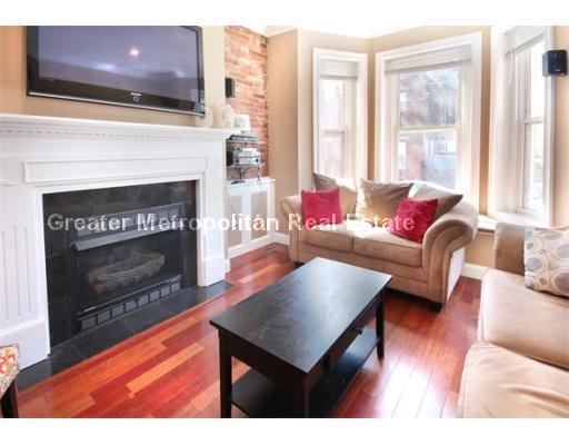 Building Photo - 566 E 5th St