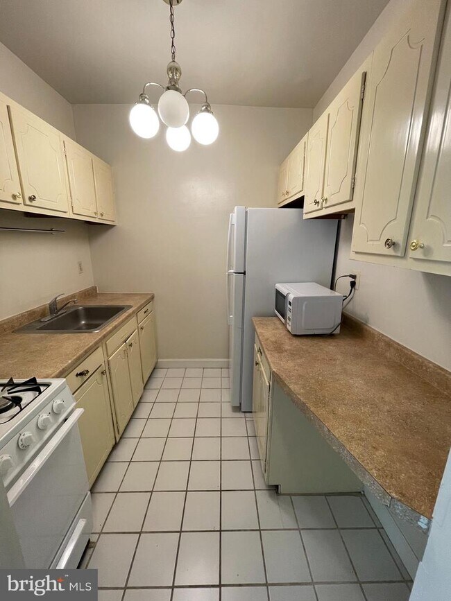 1021 Arlington Blvd Unit 221, Arlington, VA 22209 Condo for Rent in